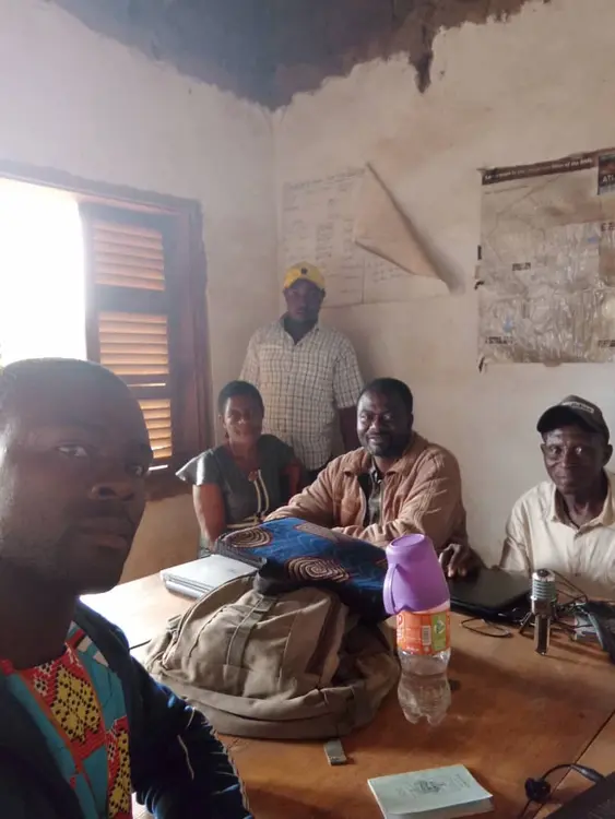 Picture of a working session in office